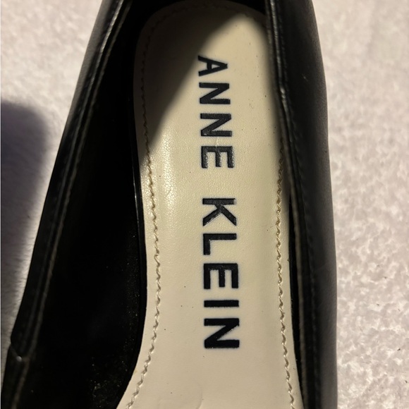 Almost Brand New Heels By ANNE KLEIN - Size 8 M - Heel Height 2 Inches- Box 72 - Picture 9 of 9